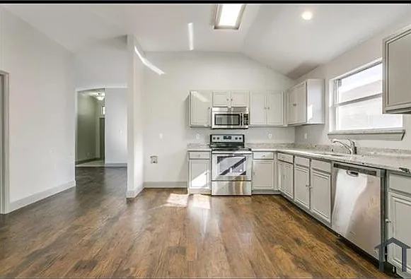 338 Dakota Dr — Photo 13