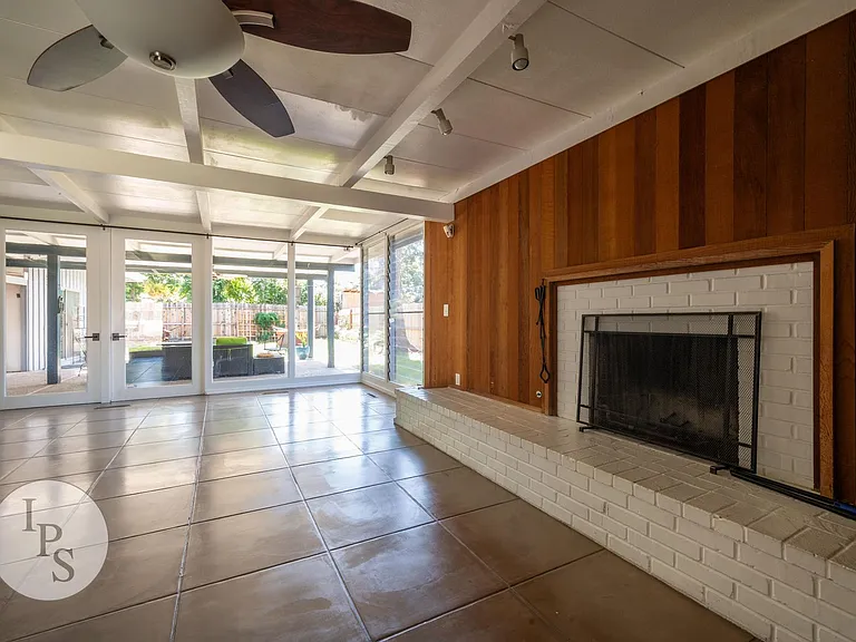 4096 N Sherman St — Photo 4