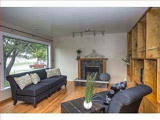 3rd image of 1227 Escalero Ave