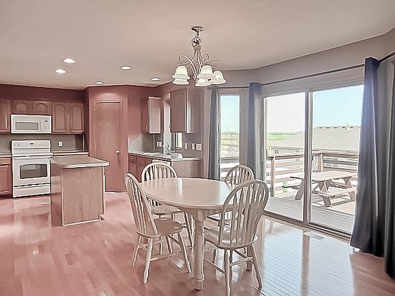 5th image of 2210 Park Crest Dr