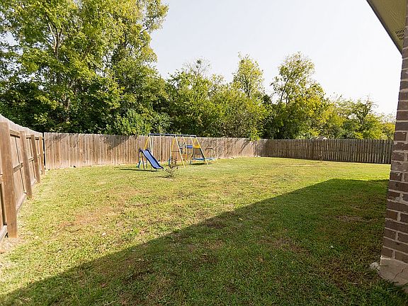 5th image of 1808 Pecan Creek St