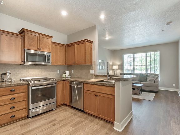 Kitchen/Living Room>