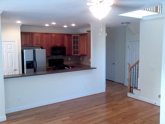 Kitchen w/ Bar