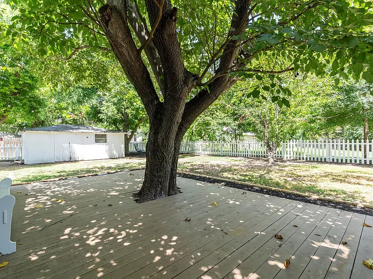 308 Alva St — Photo 27