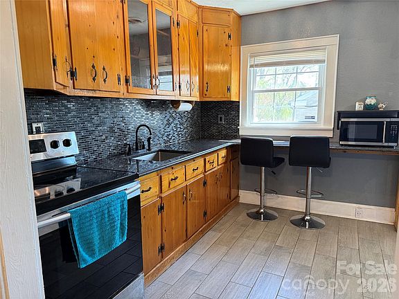 5th image of 316 Sharon Ave NW