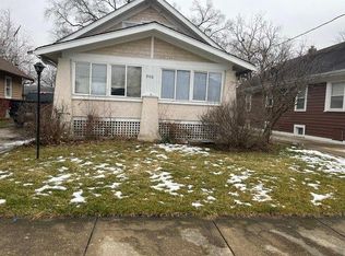 906 Lebanon St, Aurora, IL 60505