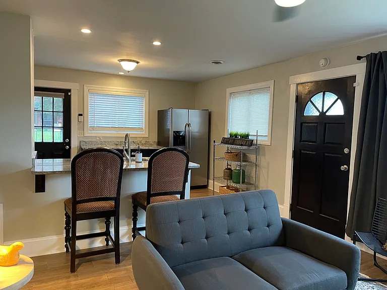 1427 Grogan Ave — Photo 4