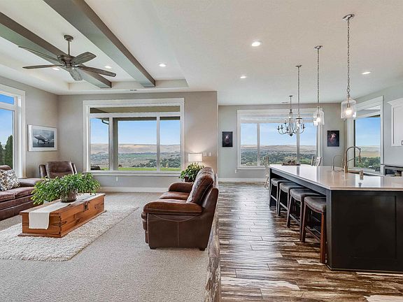 4th image of 2623 Falcon Ln