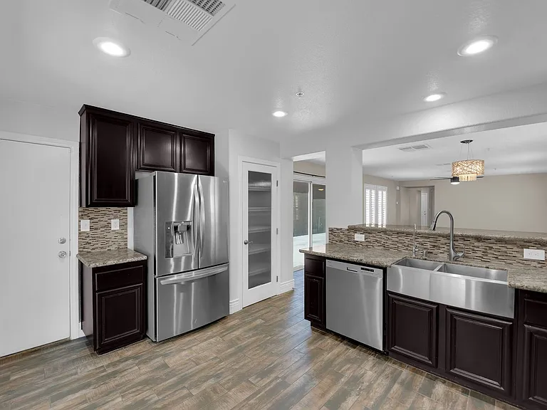 646 Monument Point St — Photo 18