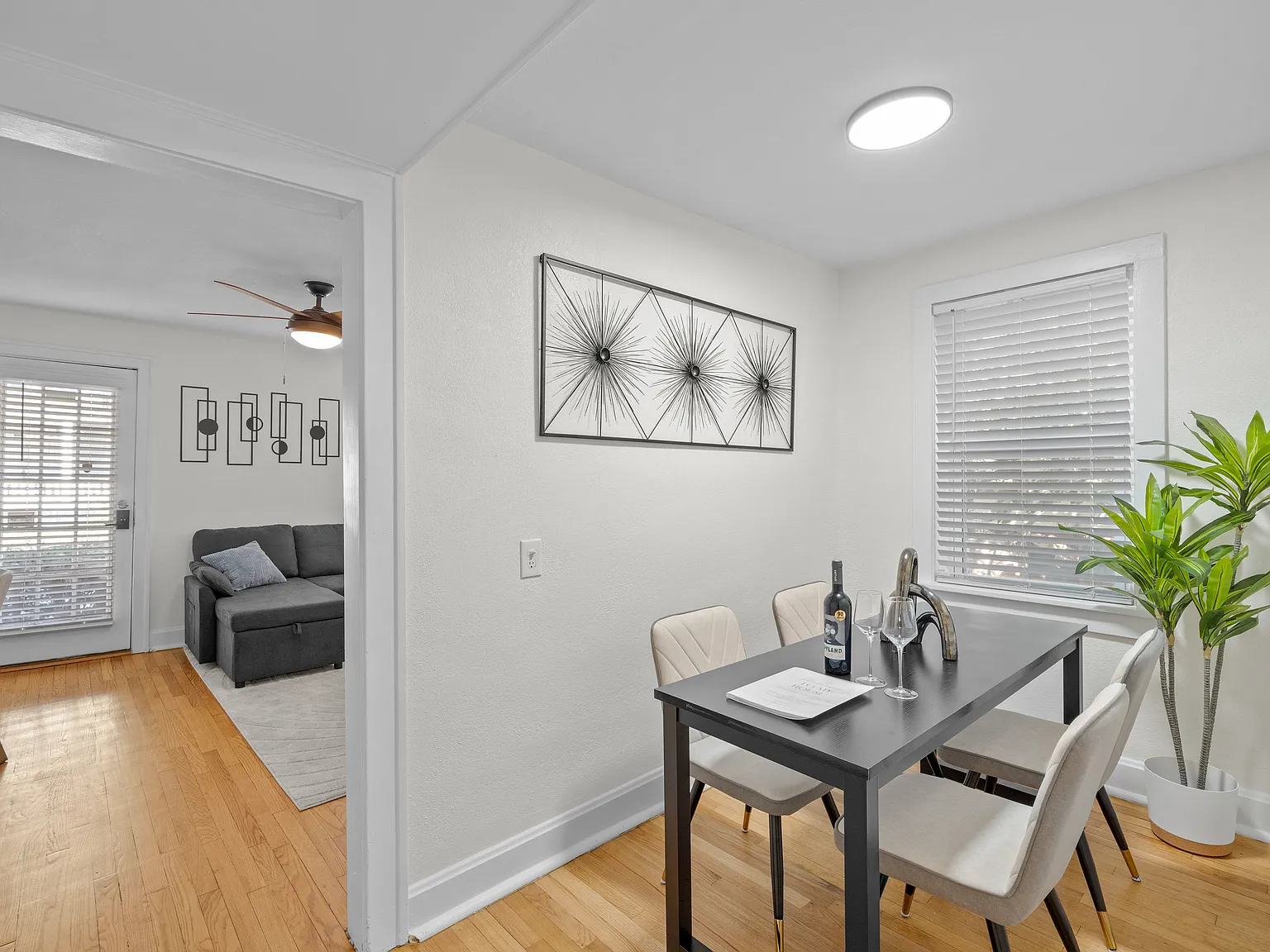 1109 W 41st St — Photo 3