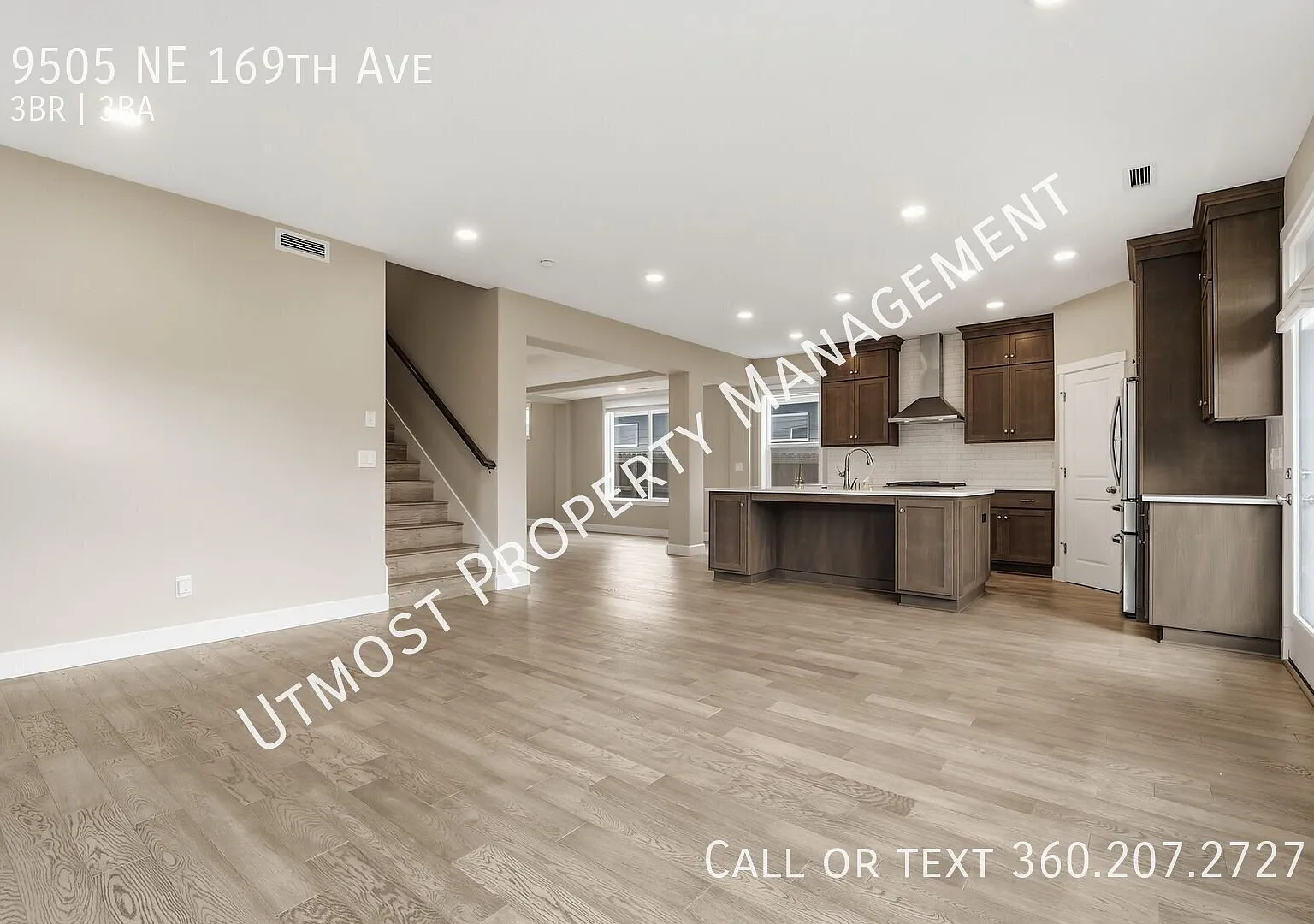 Beautifully appointed 3BD Modern Home in Vancouver — Photo 2