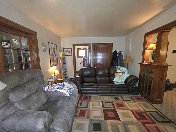 3rd image of 208 5th Ave SW