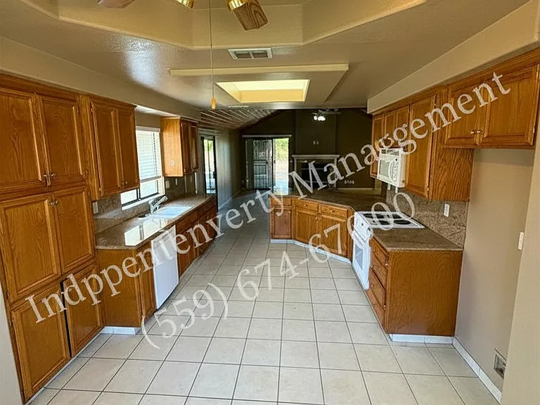 120 Prince Ln — Photo 4