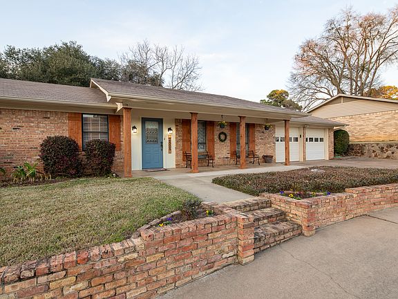 4th image of 2828 Williamsburg Dr