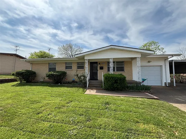 8275 Bangor Dr, Fort Worth, TX 76116