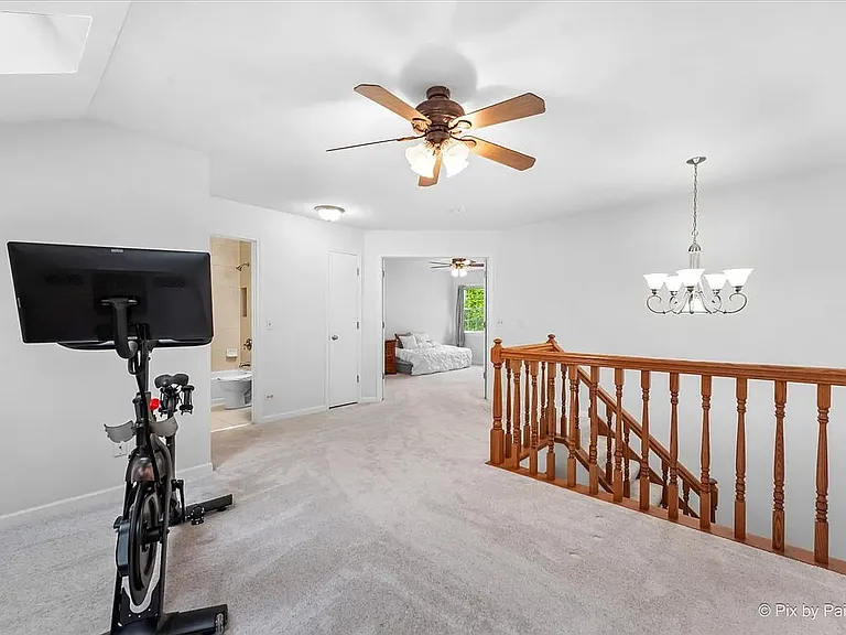 650 Hillview Ct — Photo 16
