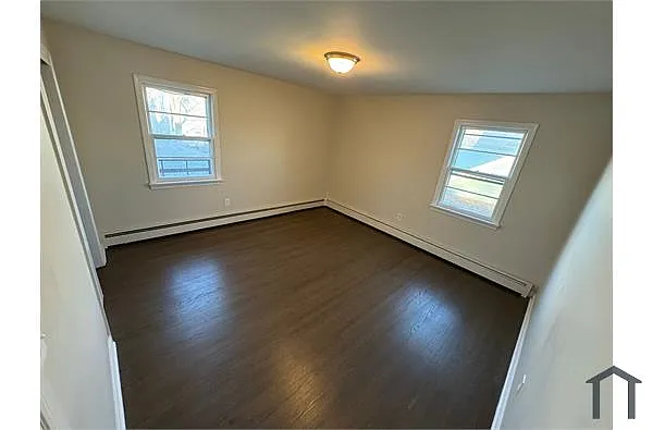 Building Photo - 122 Elmwood Ave #2