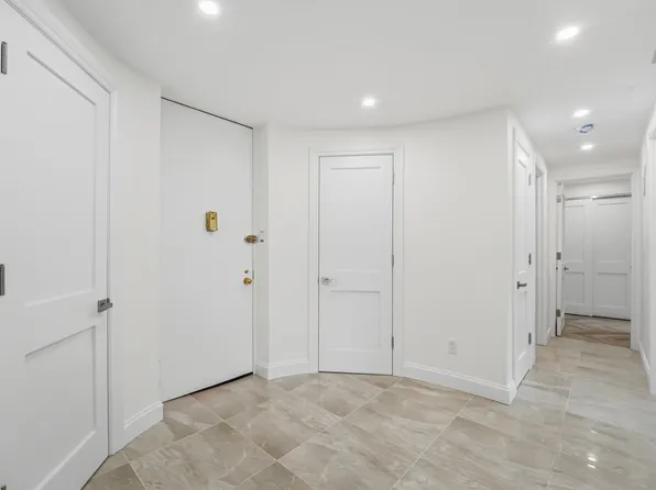 166-25 Powells Cove Boulevard image 15 of 31