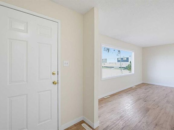 3rd image of 407 E Terrace Park