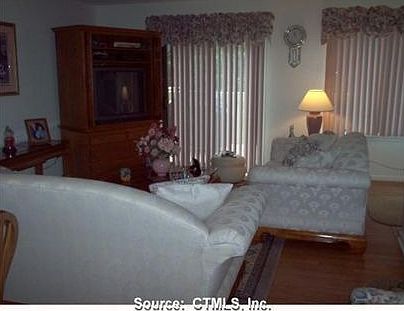 5th image of 214 Adams Hill Way