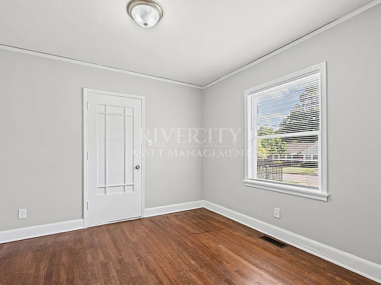 1232 Vaughn Rd — Photo 5