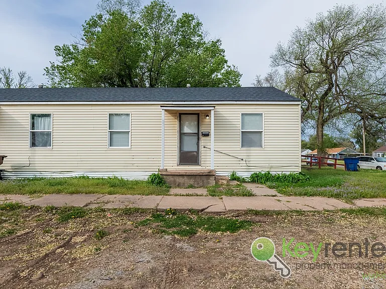 E Whitney Ln Duplex — Photo 18