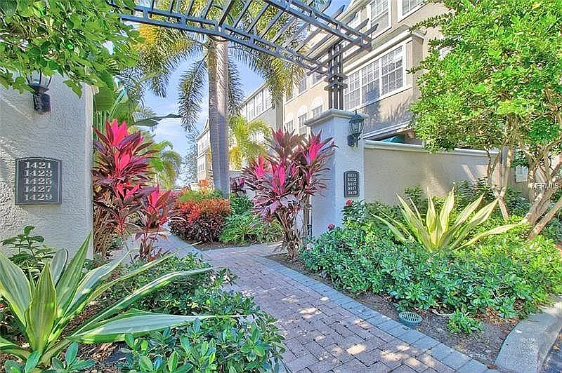 3 bed, 2.5 bath, 1648 sqft, $4,400 — Photo 4