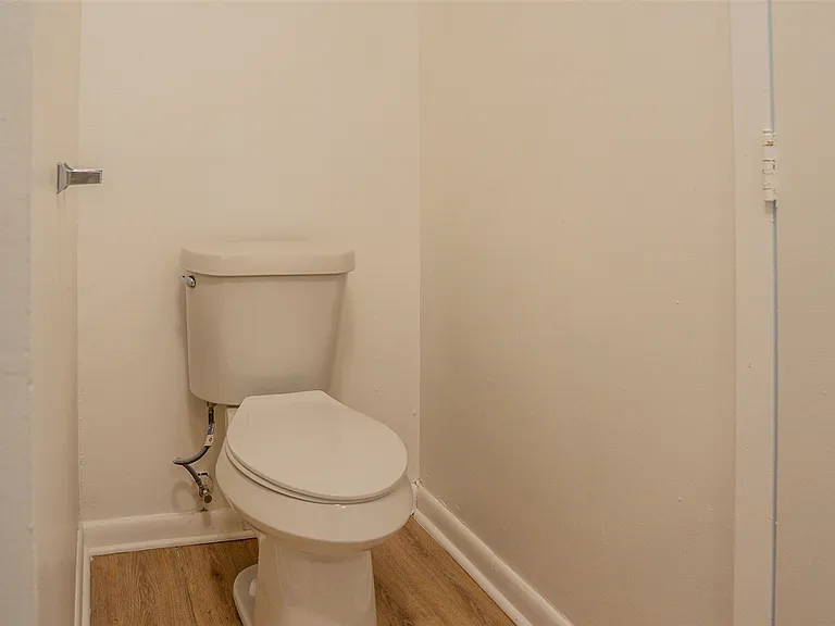 2323 Huntington Green Ct — Photo 19