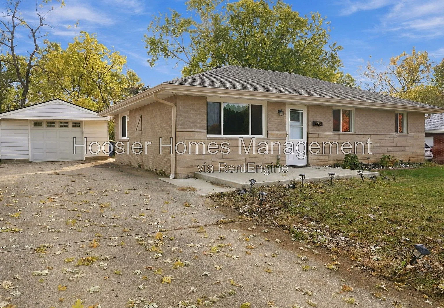 3 bed, 1.0 bath, 1053 sqft, $1,600 — Photo 2