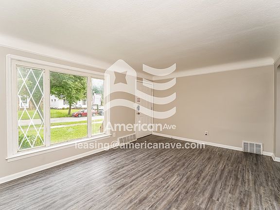 677448_002_living_room_3.jpg