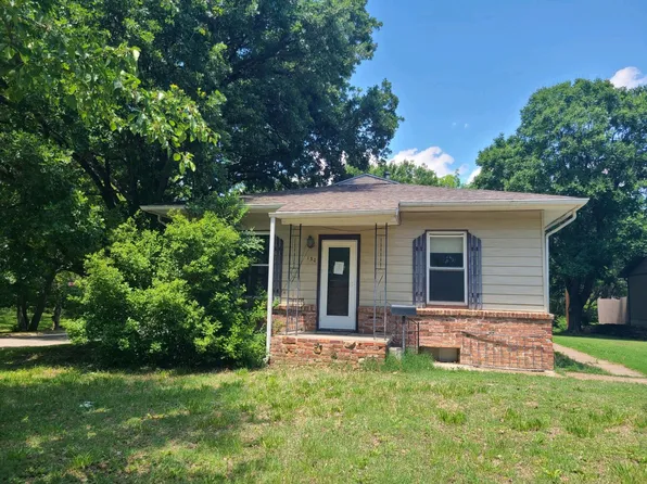 130 W Green St, Lindsborg, KS 67456