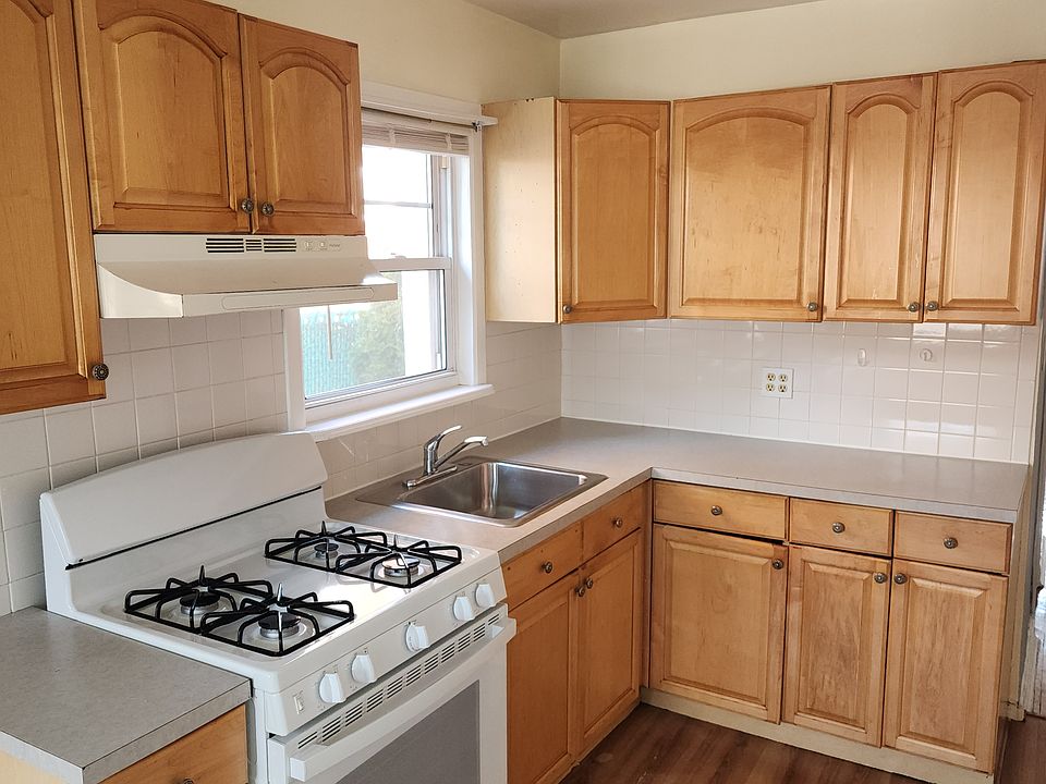 1st image of 1865 E 52nd St Floor 1