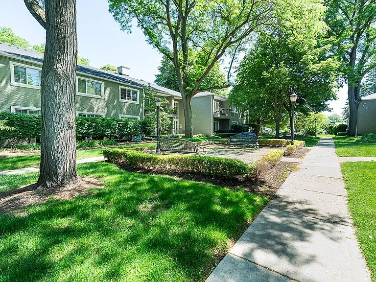 1113 N Old Woodward Ave #38 — Photo 28