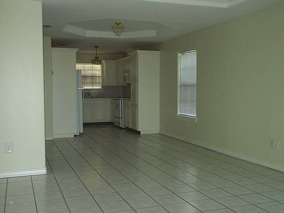 2nd image of 113 N Glasscock Blvd