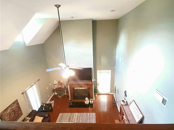 5th image of 785 Maplewood Dr