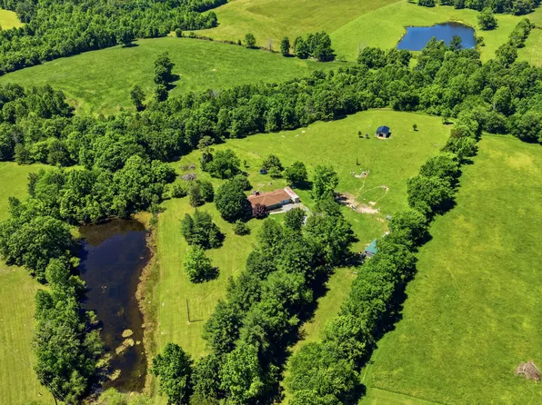 936 Cowboy Sams Ln, Trenton, GA 30752