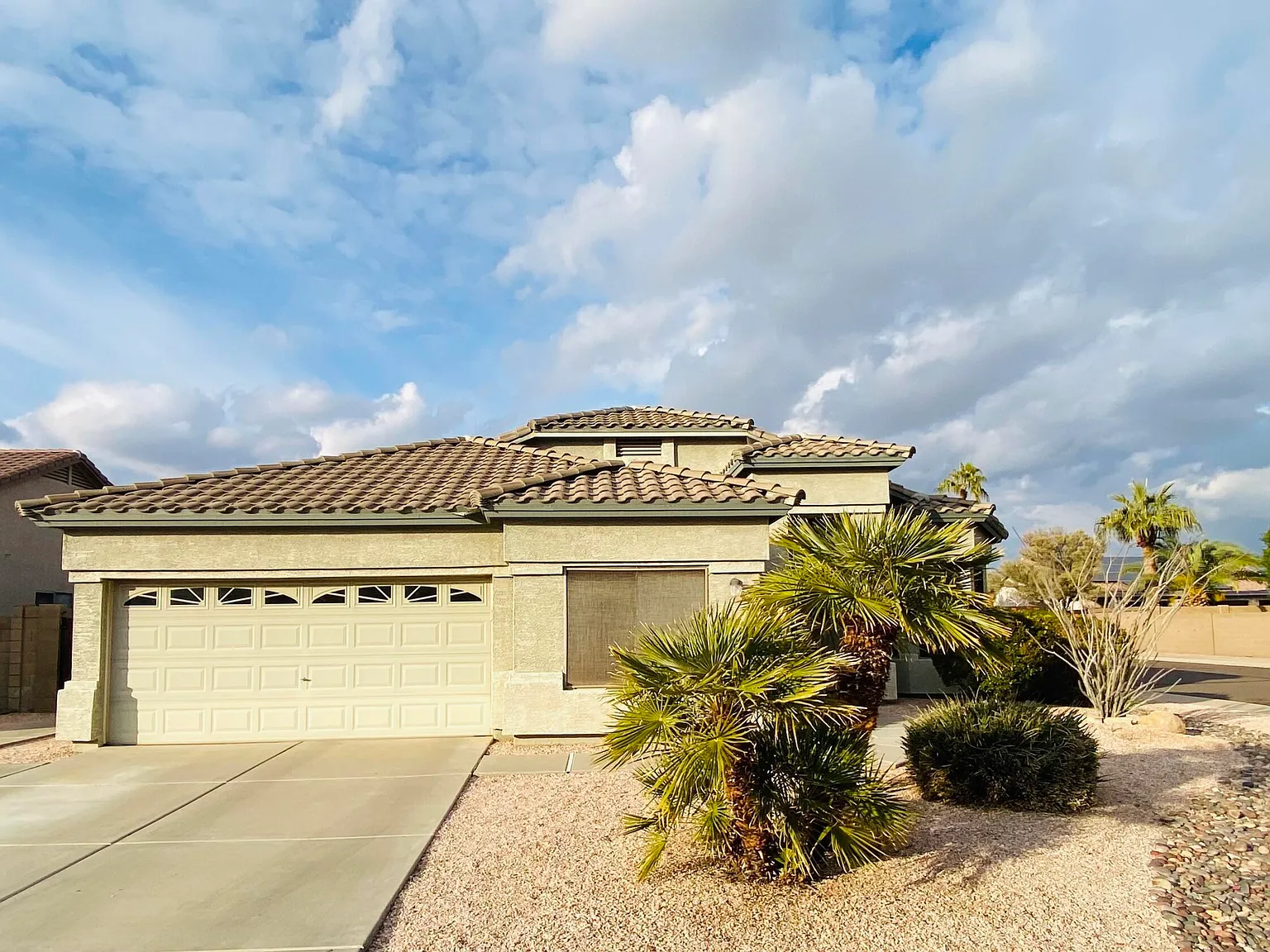 3 bed, 2.0 bath, 1987 sqft, $1,899 — Photo 3