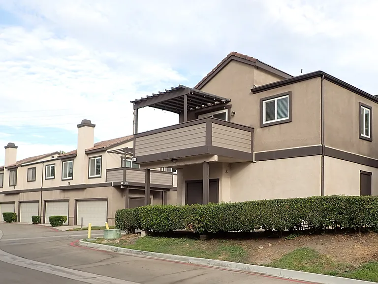 1814 N Vineyard Ave #E — Photo 1