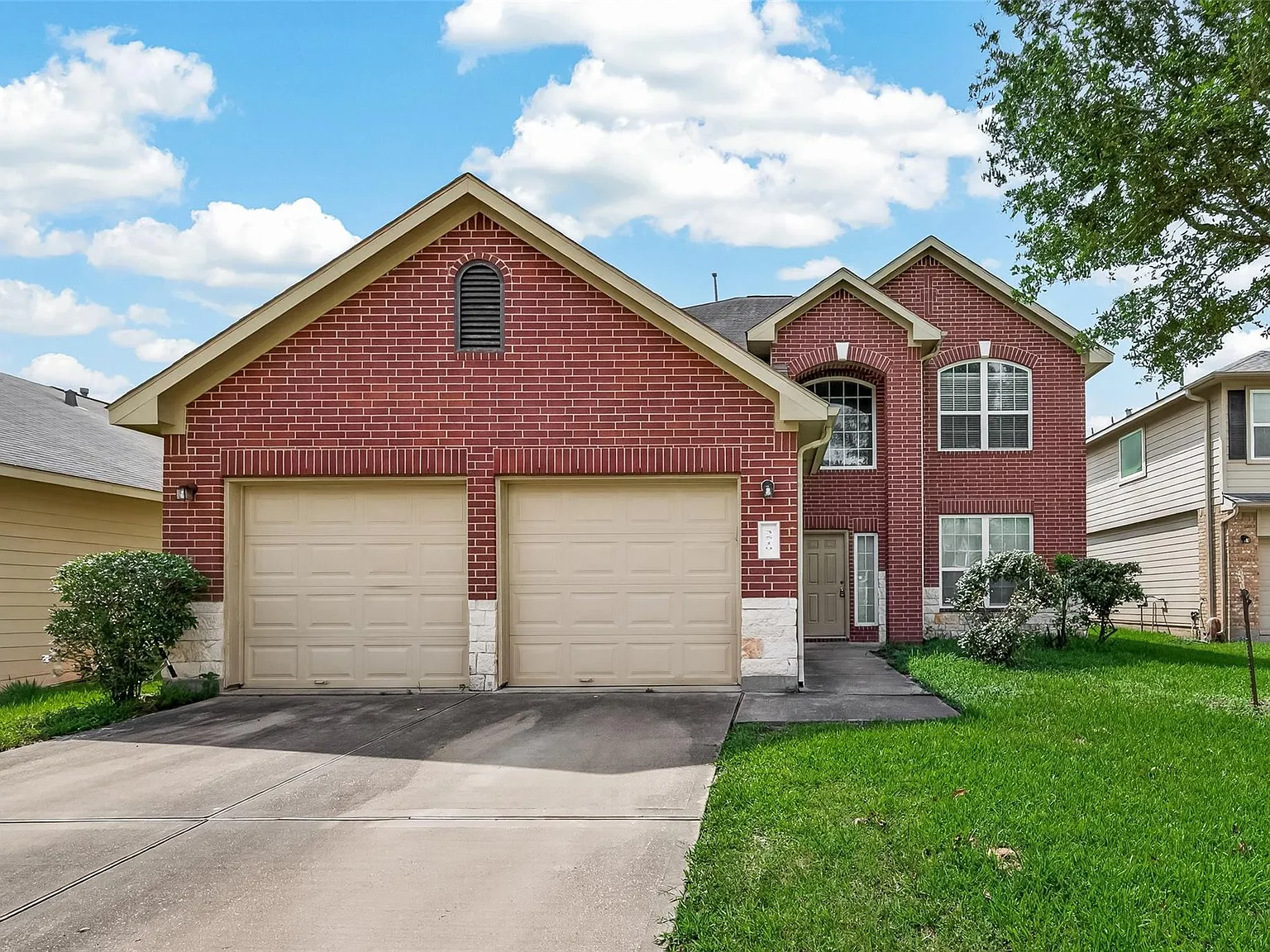 4 bed, 3.5 bath, 2387 sqft, $2,400 — Photo 3