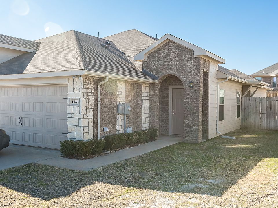 1st image of 1031 Newcastle Dr
