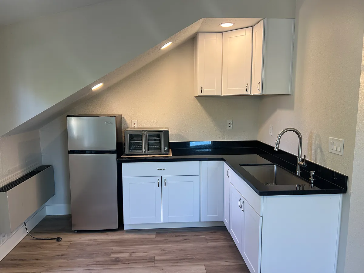 Building Photo - 582 Mural Ln #B