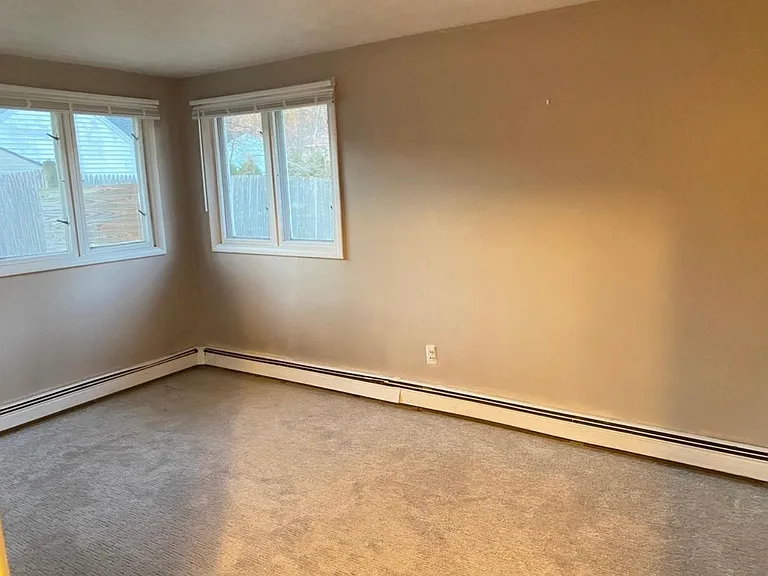10 Hemlock Dr — Photo 1