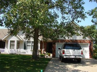 2210 Berkshire Dr, Saint Joseph, MO 64506