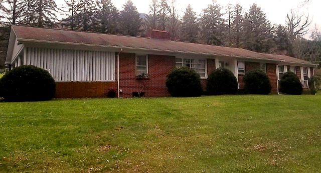 1st image of 135 Cherry Dr