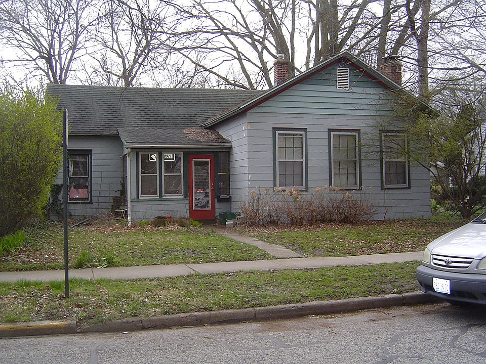Front of house: enclosed front porch good for sitting or bik