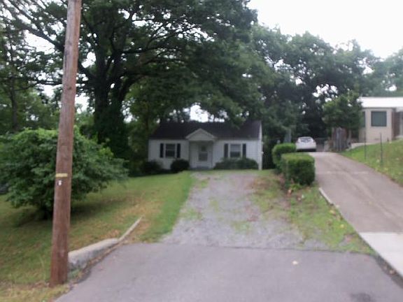 3rd image of 904 Kirby Ave