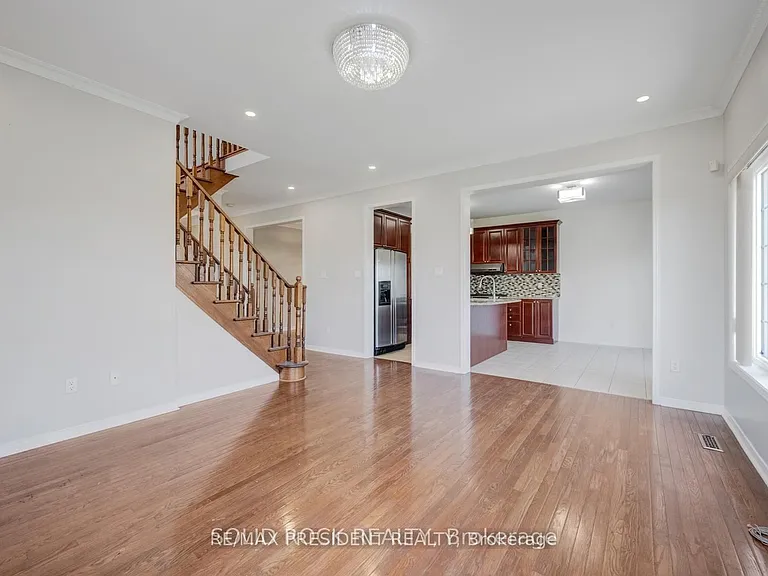 15 Roundstone Dr — Photo 6