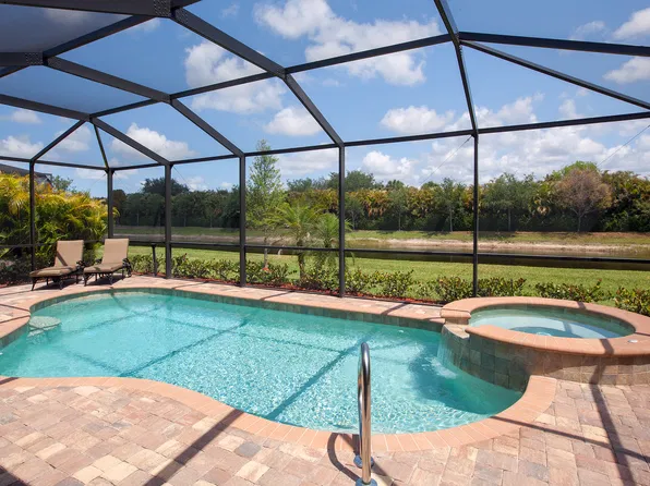 2862 Aviamar Cir, Naples, FL 34114