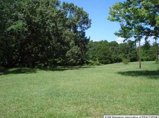 906 Mallard Point Rd, Batesville, MS 38606