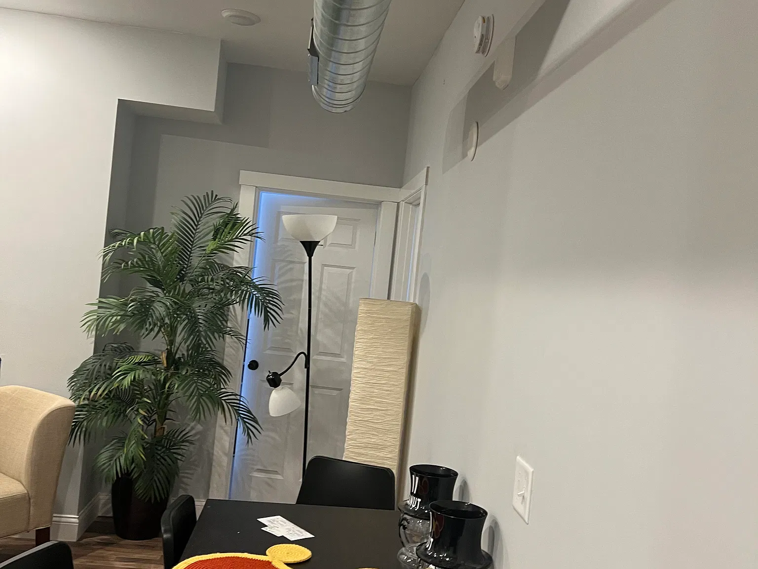5 bed, 2000 sqft, $3,000 — Photo 4